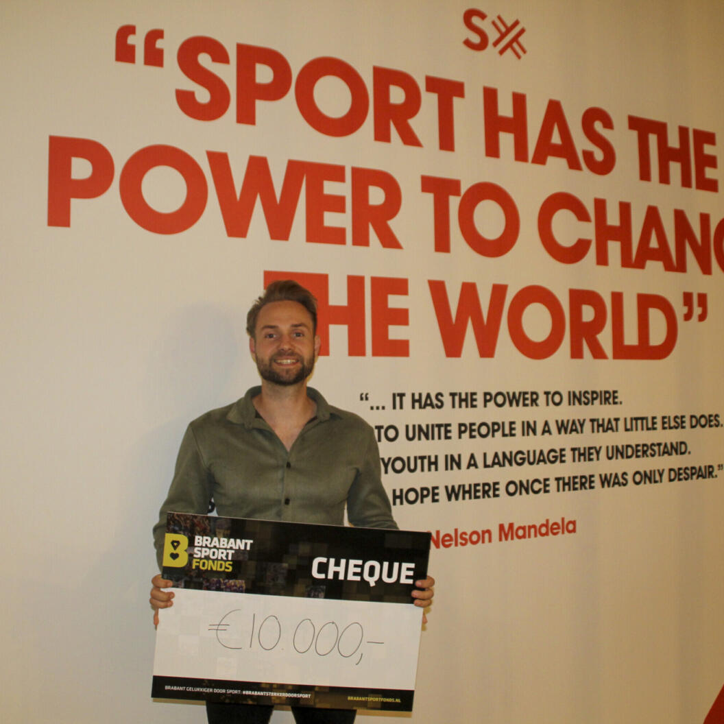 Cheque uitreiking BSF 2 2 min