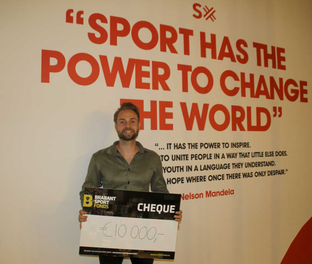 Cheque uitreiking BSF 2 2 min