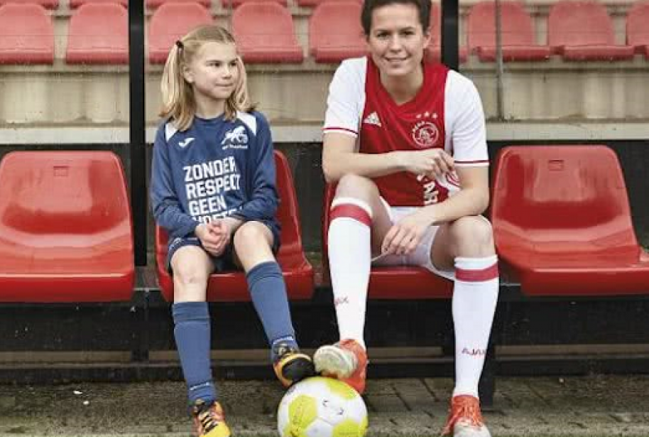 Meidenvoetbalboek 528X352