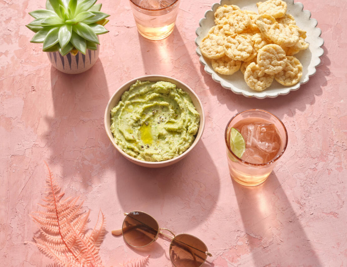 De Zomer Op Tafel Guacamole Dip met Proteïne Chips