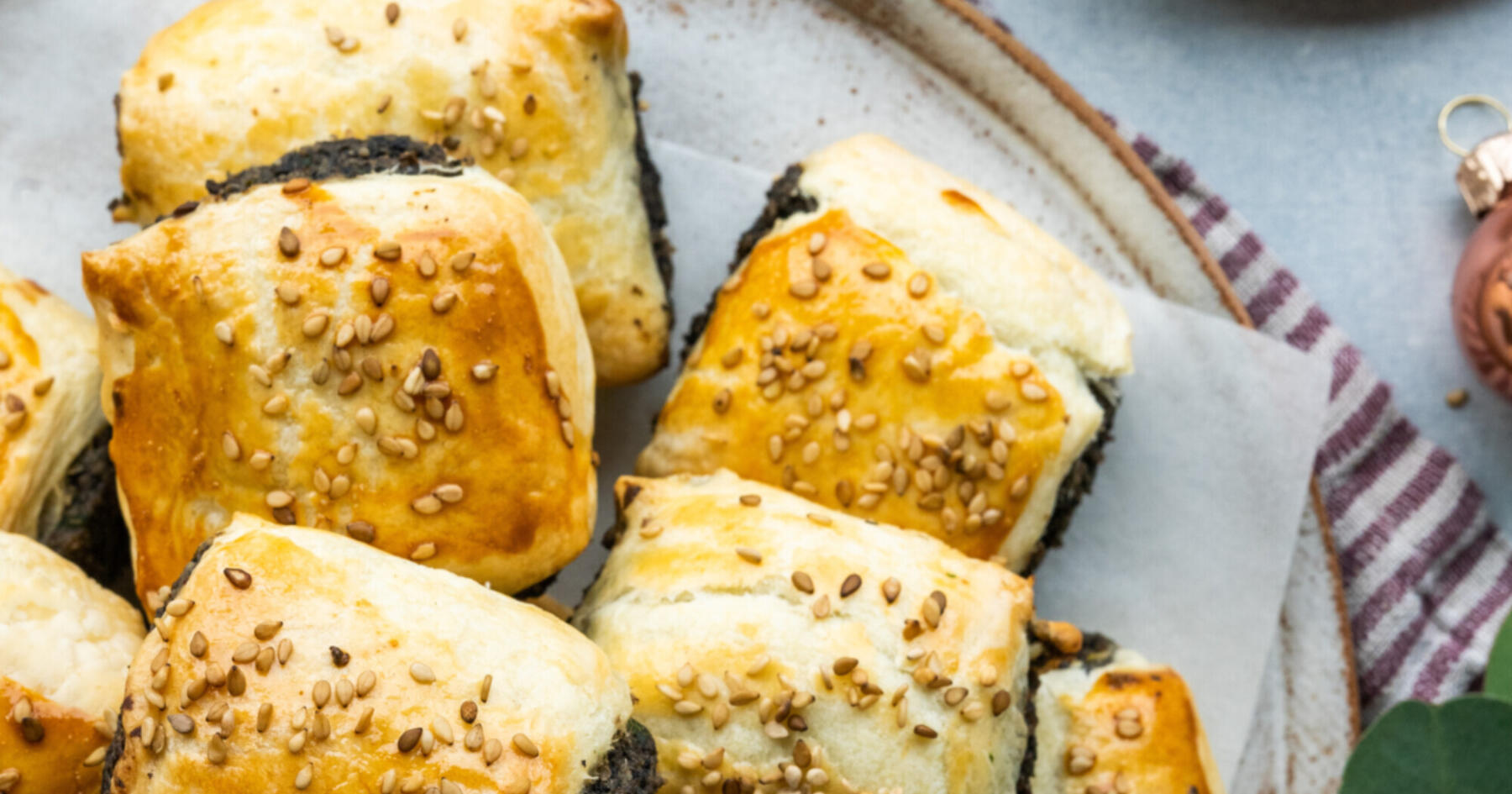 J4776 Festive Cookbook EA Veggie Rolls