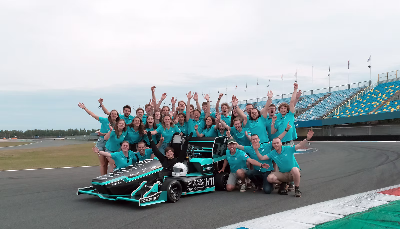 Groupphoto official juichen extended