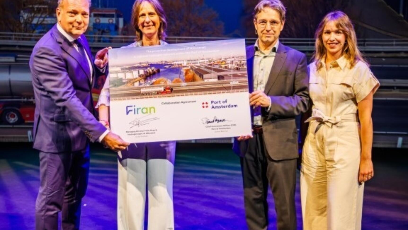 20250619 1405 H2 A Symposium by Martin Hols MH 37039 CR3