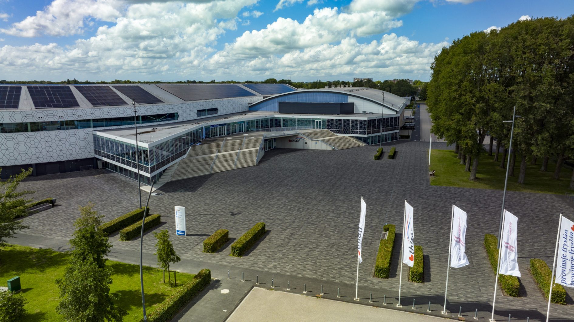 Thialf fotograaf M de Jong vermelden