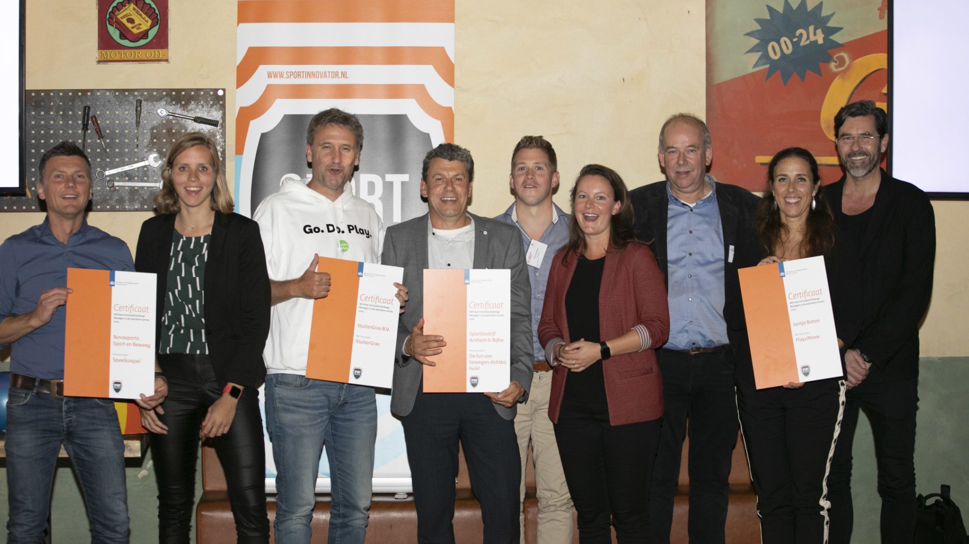 Groepsfoto winnaars met vermelding fotograaf www Pjotr Wiese nl