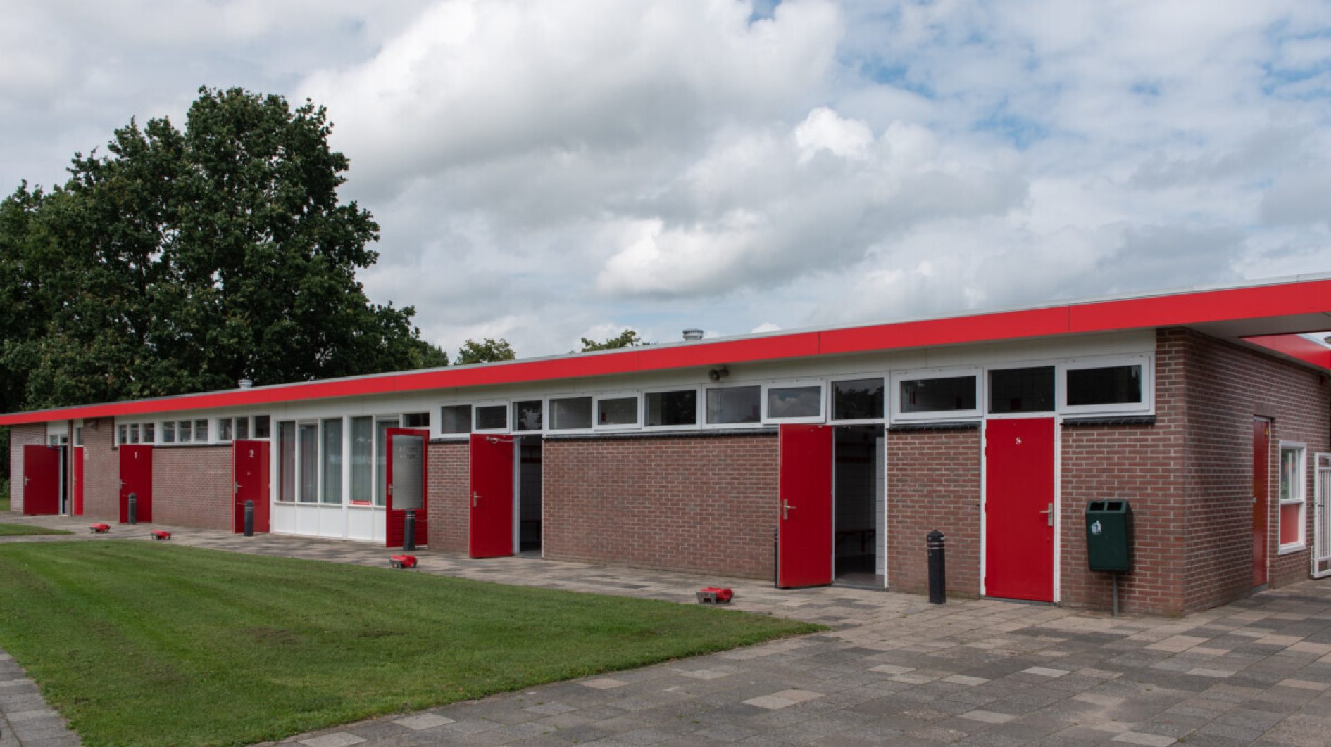 Ho Co Sto Zonnepanelen geplaatst op kleedlokalen maar ook op kantine en bergruimte