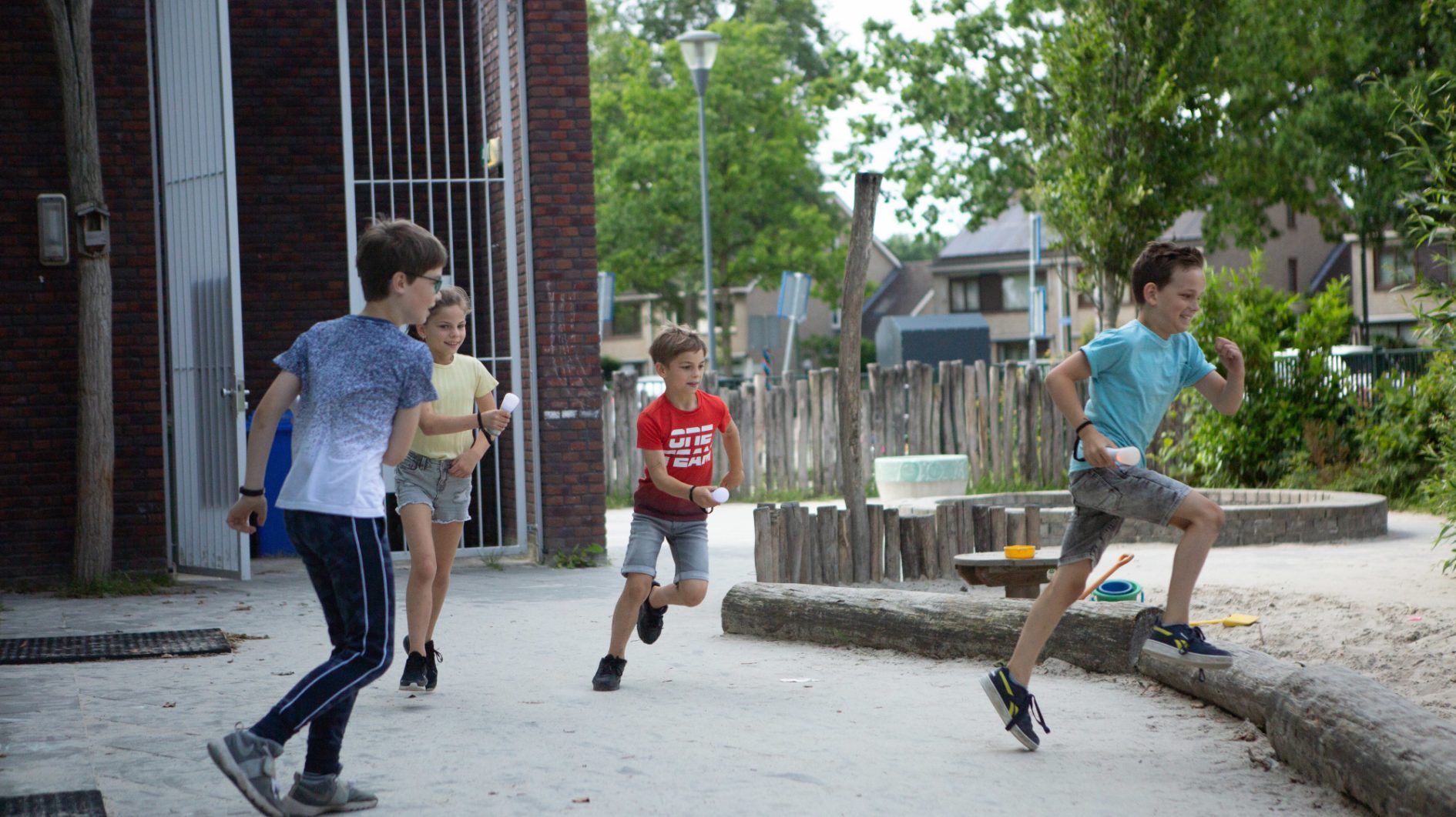 Picoo four children chase 1