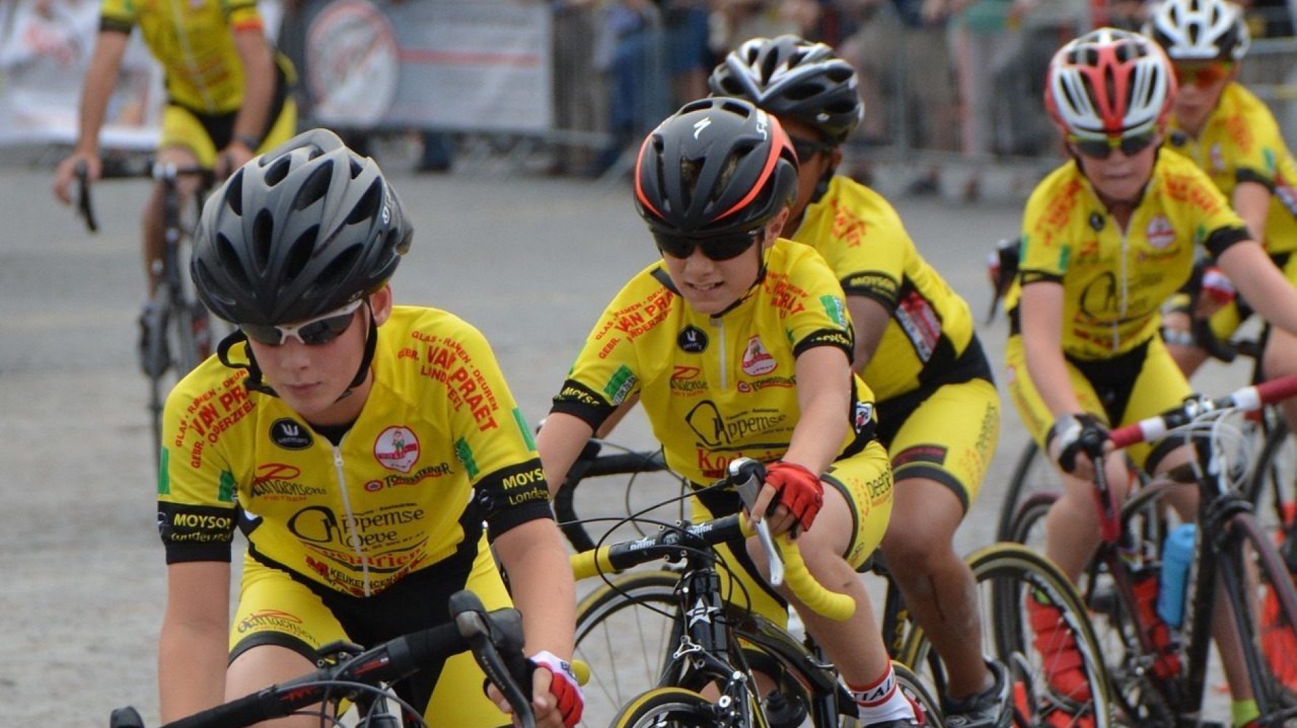 Children 880386 1920